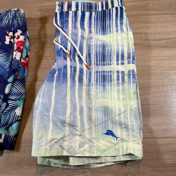 Tommy Bahama Bundle Swim Trunks All Over Print Size Large‎ Blue/White Lined - Picture 2 of 11